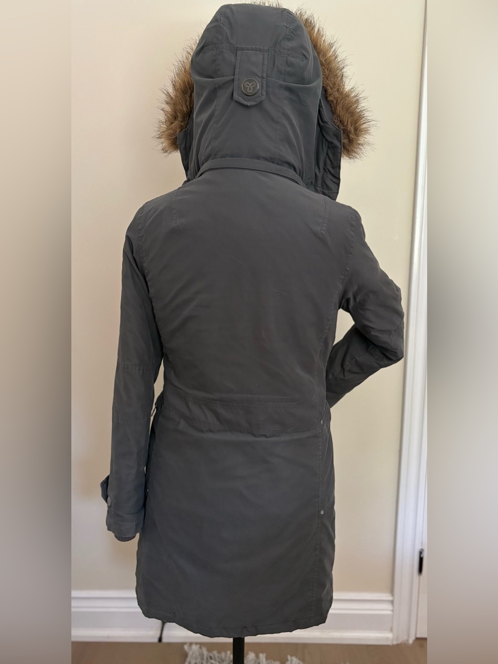 ARITZIA TNA Women's Grey Verbier Hooded Long Trench Coat with Faux Fur Trim (XS) - Picture 3 of 12